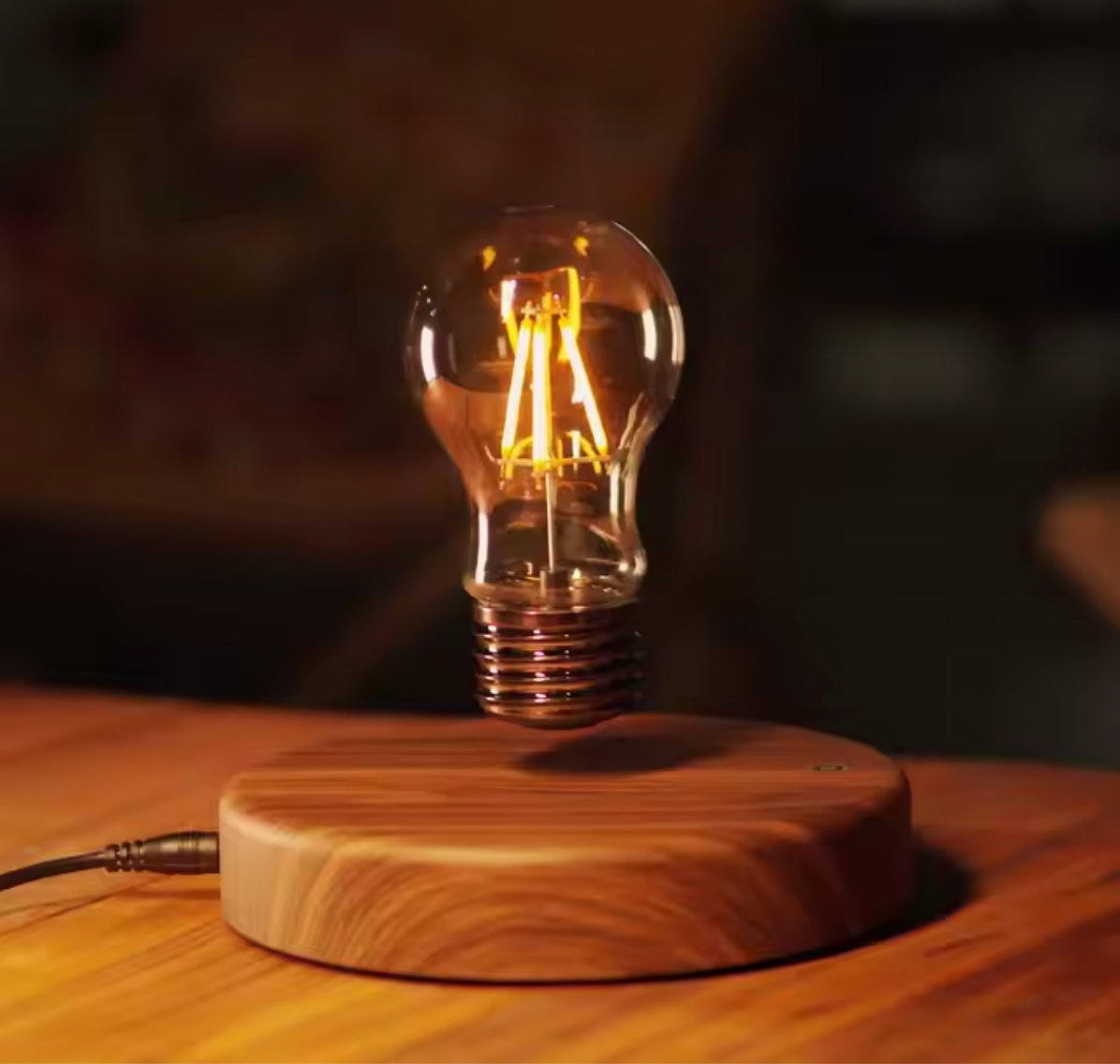 Lâmpada Flutuante LED com Base de Madeira – Design Inovador e Atmosfera Surpreendente